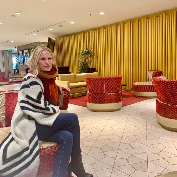 Meet the Posher - Picture 1 of 8